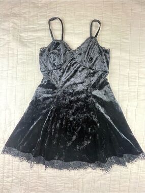 Hot Topic Velvet Lace Trim Slip Dress - Black Medium
